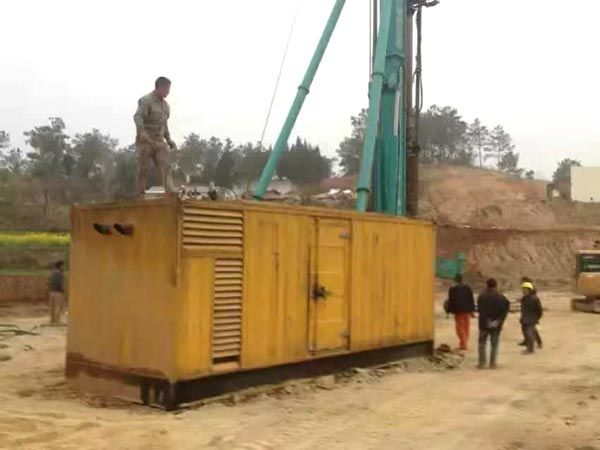 疏勒如何判断水冷式机油散热器密封件是否需要更换？
